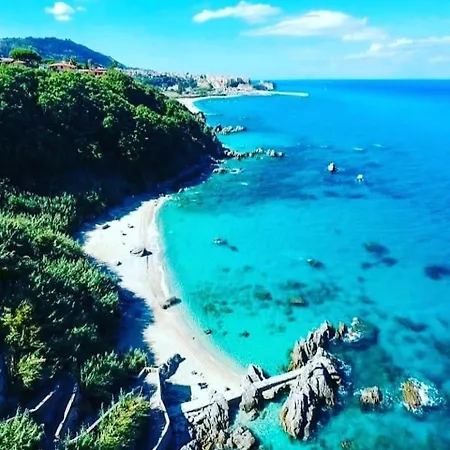 Welcoming House In With Shared Pool Lejlighed