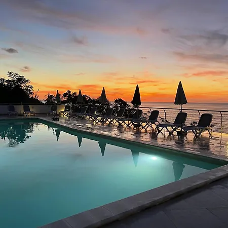 Welcoming House In With Shared Pool Lejlighed *