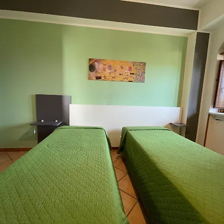 Welcoming House In With Shared Pool *