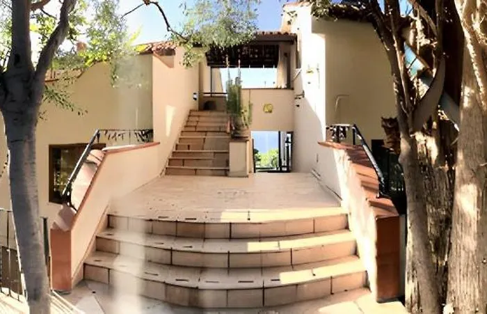 Welcoming House In With Shared Pool דירה