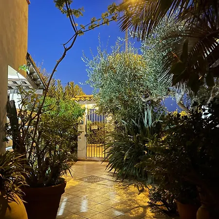 Welcoming House In With Shared Pool *