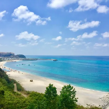 Lägenhet Welcoming House In With Shared Pool *