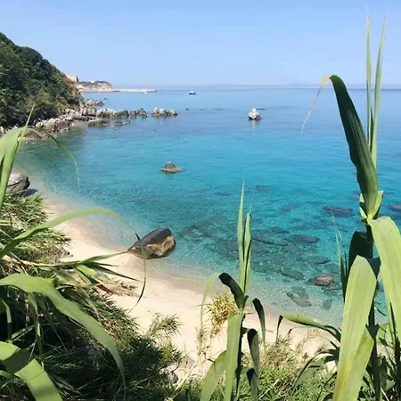 Lägenhet Welcoming House In With Shared Pool *