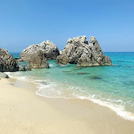 Lägenhet Welcoming House In With Shared Pool Vibo Valentia