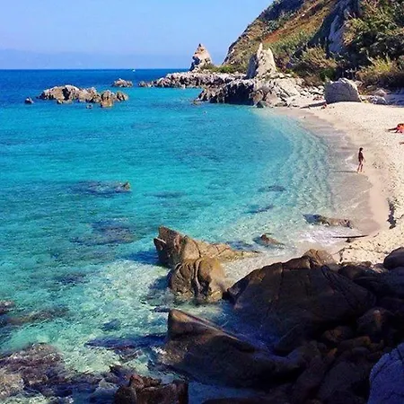 Daire Welcoming House In With Shared Pool Vibo Valentia