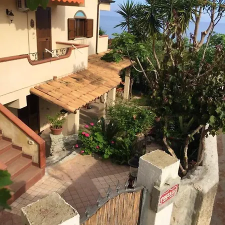 Welcoming House In With Shared Pool Vibo Valentia