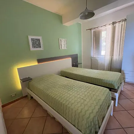 Lägenhet Welcoming House In With Shared Pool *