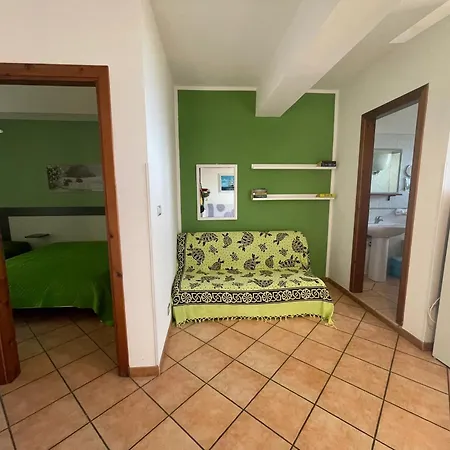 Welcoming House In With Shared Pool Apartment