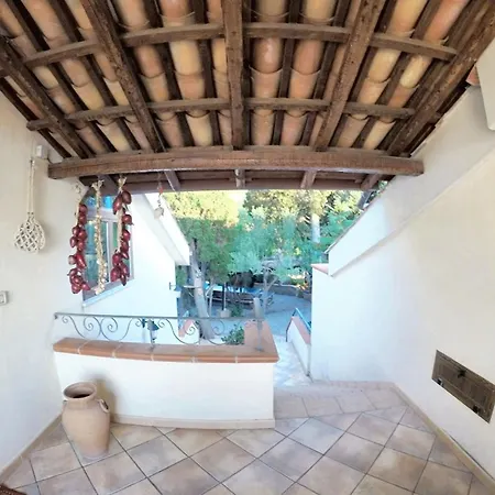 Welcoming House In With Shared Pool