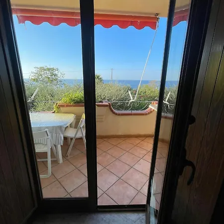 Welcoming House In With Shared Pool