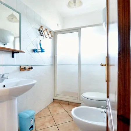 Welcoming House In With Shared Pool
