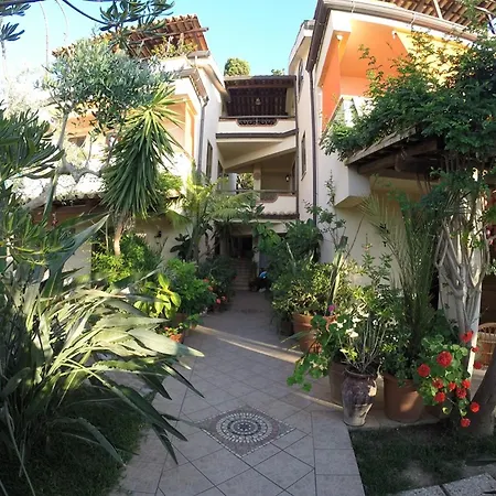Welcoming House In With Shared Pool Vibo Valentia