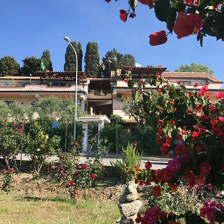 Welcoming House In With Shared Pool *