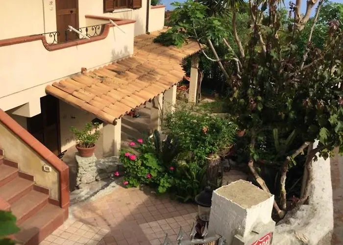 Welcoming House In With Shared Pool Vibo Valentia