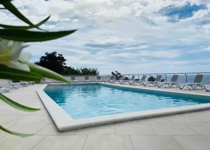 Welcoming House In With Shared Pool Vibo Valentia